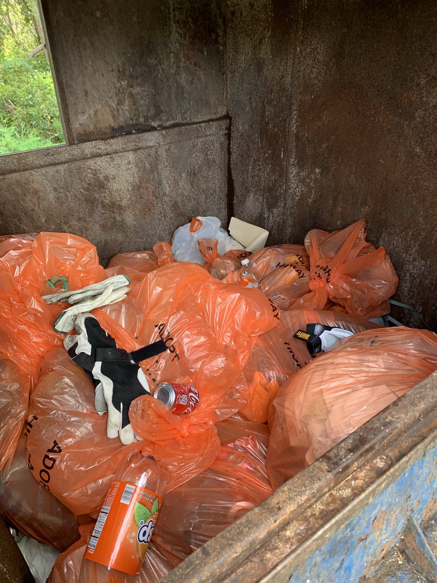 BeautifulBerk's tweet photo. Many thanks to the 14 volunteers from Santee Cooper who removed over 20 bags of litter from the Hatchery Landing today!  Great job 👏 #cleanup #pickuplitter #community #volunteer #keepberkeleybeautiful https://t.co/QfoA8Dxgl4