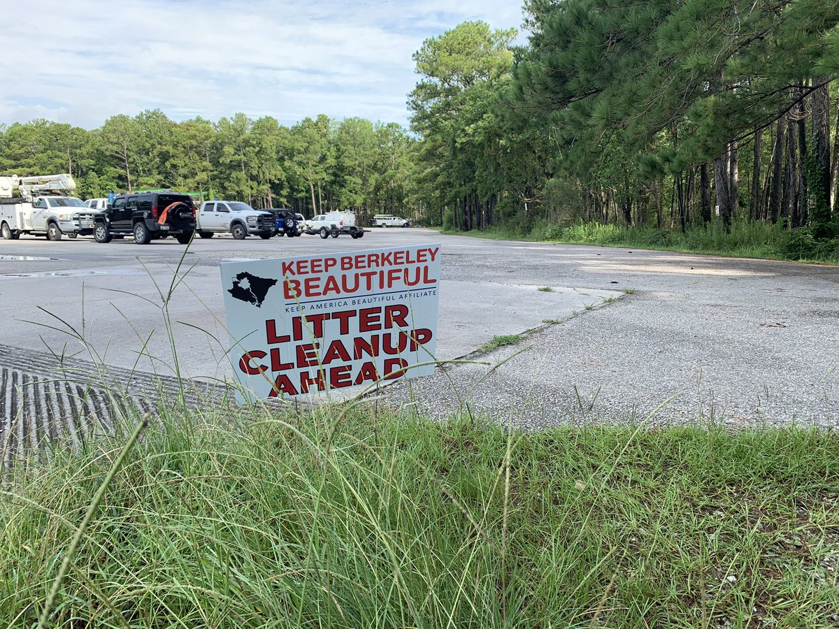 BeautifulBerk's tweet photo. Many thanks to the 14 volunteers from Santee Cooper who removed over 20 bags of litter from the Hatchery Landing today!  Great job 👏 #cleanup #pickuplitter #community #volunteer #keepberkeleybeautiful https://t.co/QfoA8Dxgl4