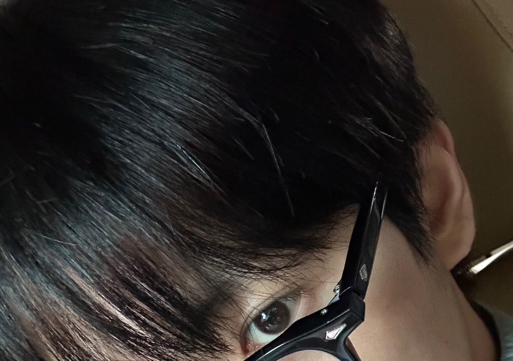 W1NLOOK's tweet photo. WIN BLACK HAIR FINALLY ?? https://t.co/ofD7KLkueX