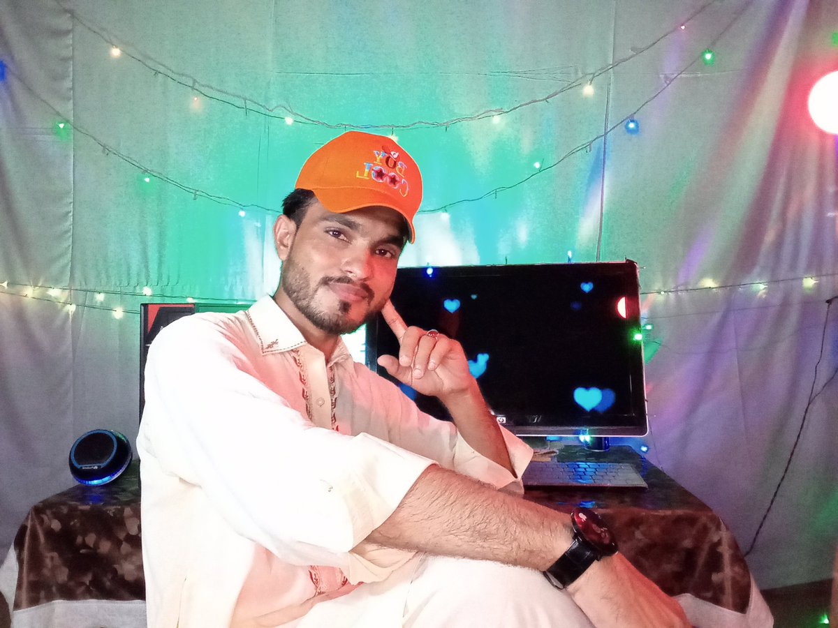 ChezaFun's tweet photo. Uncle @elonmusk Why Not Eligible Monetization in Pakistan🇵🇰, Reply Me Hurry Up https://t.co/kPSD7ebXLP