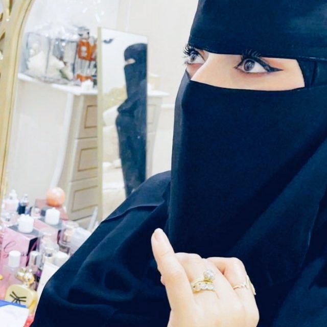 5Anoud1's tweet photo. مَا حِيلة المُشتَاق إن طَال النّوى 
وَ تَقَطّعَت سُبل الوصَال أجِيبُوا!!؟ 

#الخميس_الونيس https://t.co/5VEoHwdDGH