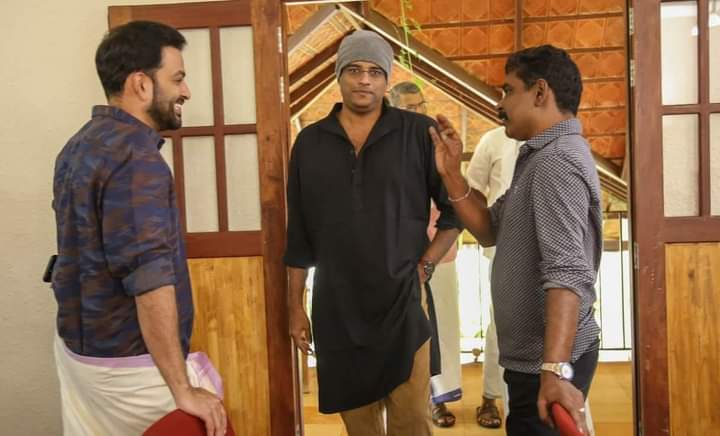 kaaliyan_'s tweet image. #IndrajithSukumaran and #NylaUsha are also part of #Empuraan&apos;s star cast !!
Indrajith confirmed in his latest interview and also said #Empuraan is much above #Lucifer will be the biggest commercial flick from #Mollywood budget wise,star cast and others.

Shoot Starts Soon!💥👊