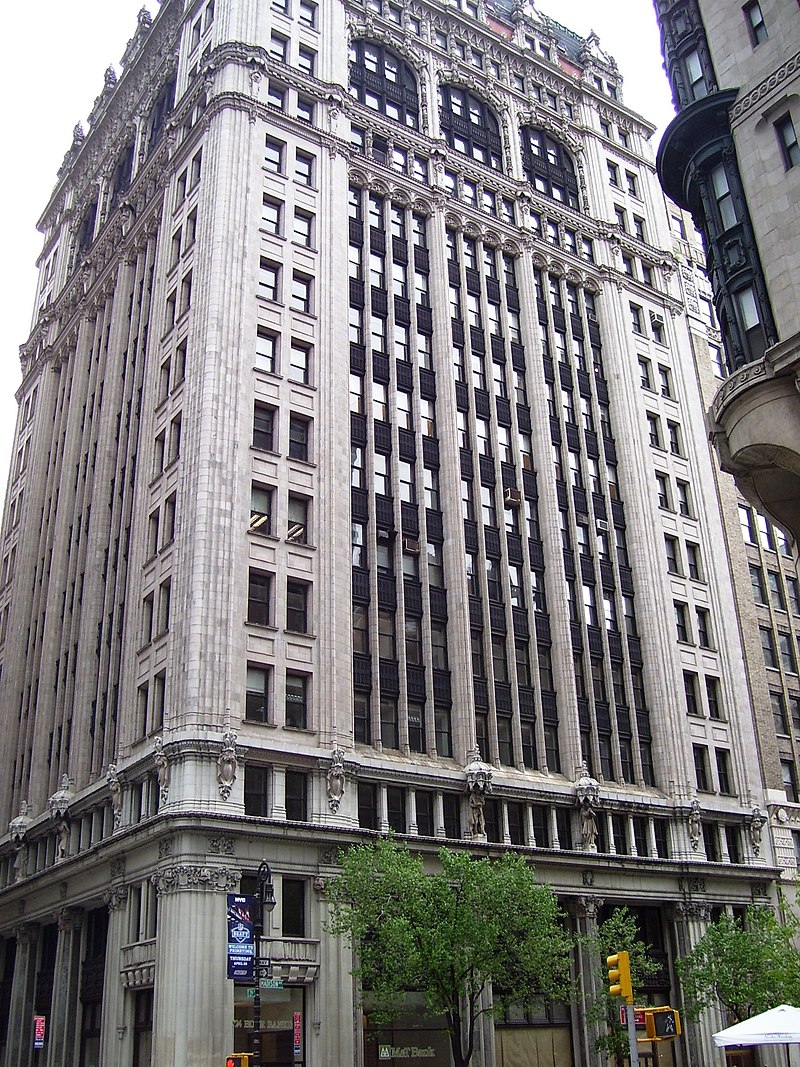 This is 95 Madison, a beautiful 100+ year-old office building.

It's now almost entirely vacant.

As demand for offices (especially in older buildings) has fallen post-covid, this building and many like it in Midtown should be converted to housing. But doing that won't be easy.🧵