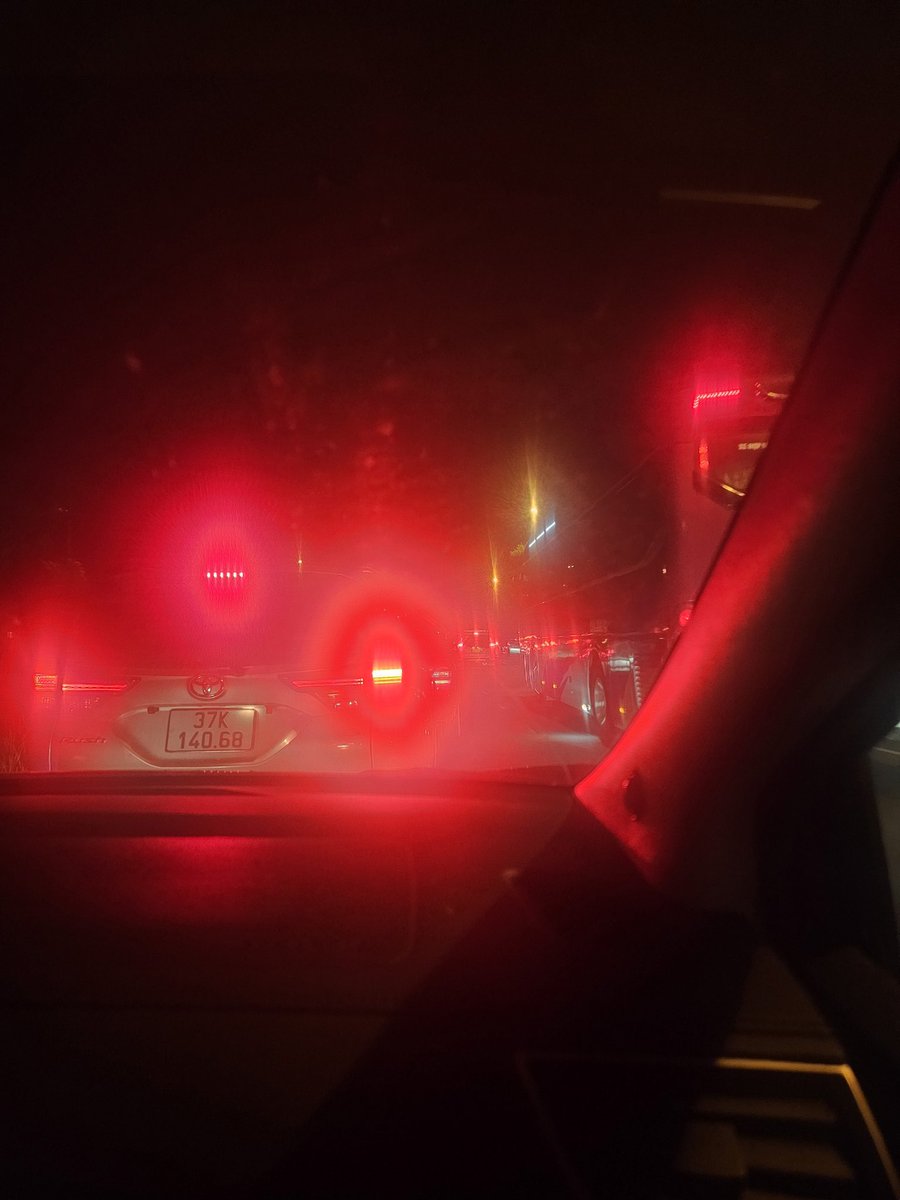 갑자기 베트남 오게 되었네요.
비행기서 미친듯이 자다가 내려서 숙소 이동중입니다
날이 너무더워요ㅠ