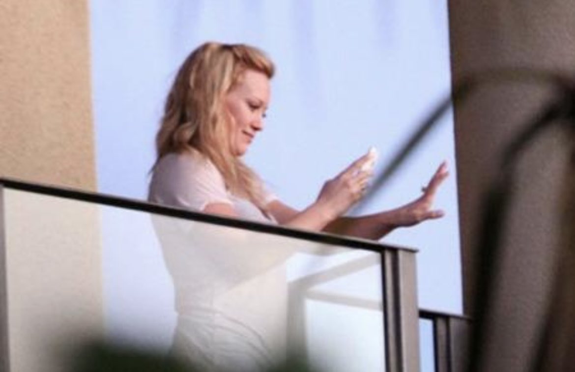lohanisgod's tweet photo. mood: hilary duff after getting engaged https://t.co/WBUZ5BrQzj