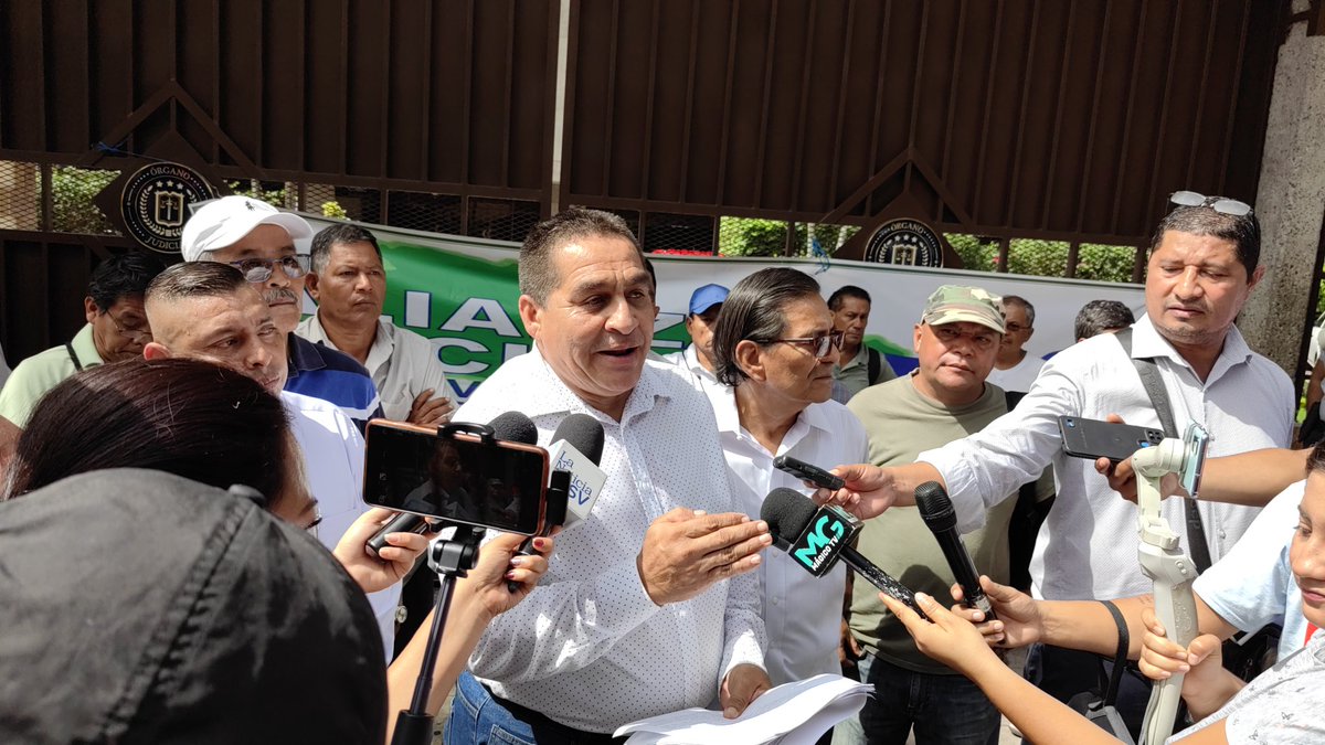 VerdadDigitalsv's tweet photo. La Alianza Nacional El Salvador en Paz presentó un recurso de inconstitucionalidad para que la @SalaCnalSV derogue el decreto que eliminó los 262 municipios y los redujo a 44. https://t.co/MDpMYfTbg9