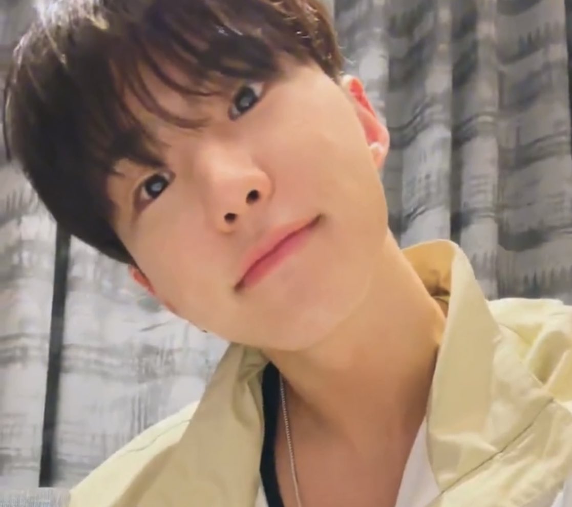 hoshbday's tweet photo. 얼굴 백쩜 https://t.co/QRtjpaQAps