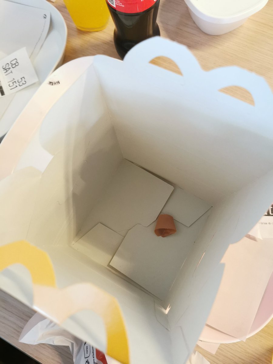 lovellytim's tweet photo. Merci @McDonaldsFrance pour le pansement sale dans le Happy Meal de mon fils. Quand je l'ai montré à qqn, même pas un mot d'excuse, rien du tout. Pas terrible. https://t.co/56VYXQKz0F