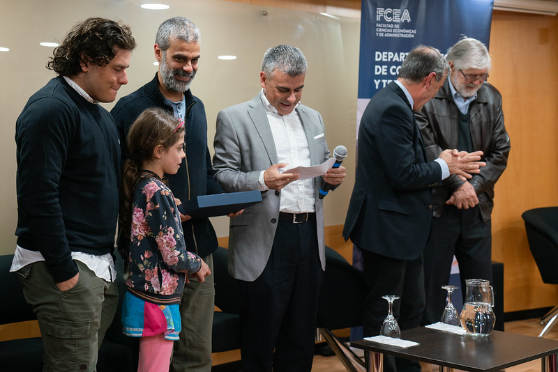 FCEA_UdelaR's tweet photo. 📸[Galería de fotos] Homenaje a Walter Rossi en el marco de las XI Jornadas Académicas 2023 Prof. Carolina Asuaga.

Accedé al álbum completo 👉https://t.co/1Vz7doq597 https://t.co/WFRdEtU0nB