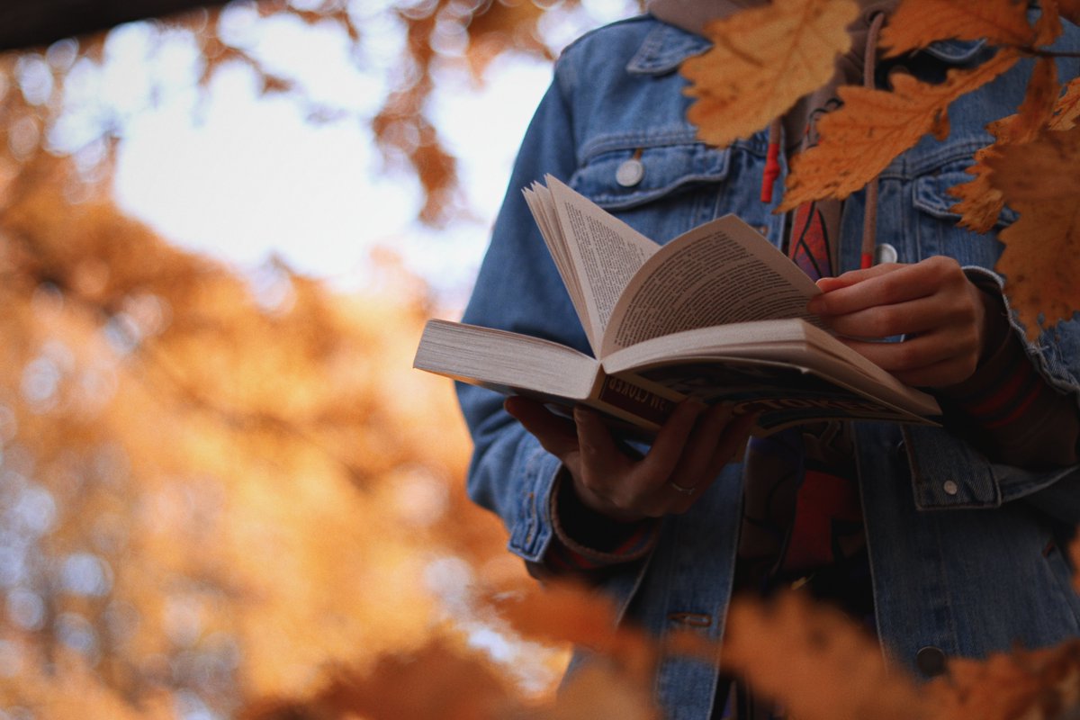 Bookings are now OPEN for our Autumn short courses! We're delighted to be running our Memoir &amp; Life and Travel &amp; Nature Writing courses, as well as Interpreting Shakespeare, this term focussing on King Lear! Come one, come all! 🥳📚✍️ 
Visit bristol.ac.uk.