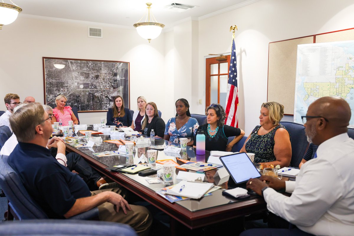 MayorKenWelch's tweet photo. Staying In-Touch with two different groups doing equally Impactful work - neighborhood association leaders & the City’s Arts Advisory Committee. Thanks for keeping me informed on how we can raise everyone's quality of life!
#WeAreStPete @StPeteFL
#InclusiveProgress https://t.co/8bigbkFcun