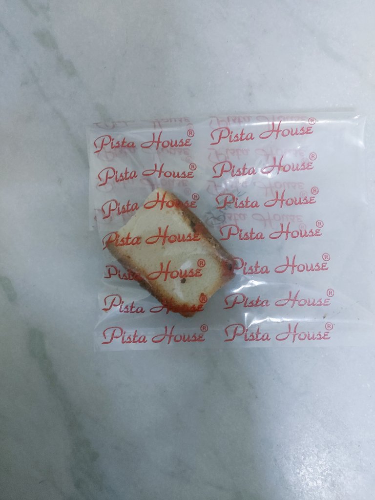 beastslayerops's tweet photo. @zomato
While your marketing is great the service that you offer is terrible because your customer support knows that the customer has got scammed but still will do nothing about it.
I'm sharing some pictures of the order I spent 200 rupees on. https://t.co/2MgV8EB6St