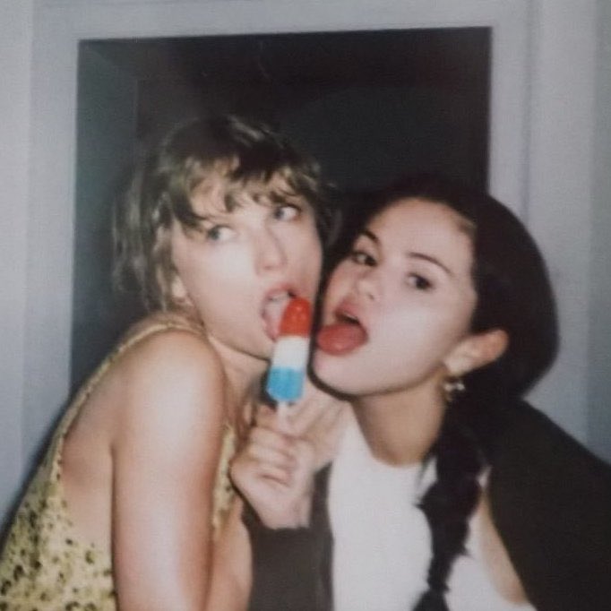TSTheErasTour's tweet photo. TAYLENA FOREVER. #TaylorSwift #SelenaGomez https://t.co/z2KvAsUoUc