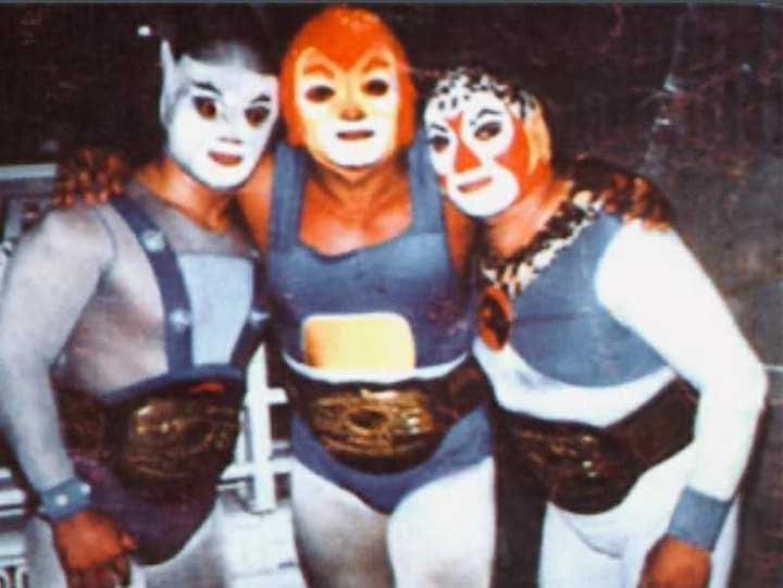 cronistadelring's tweet photo. #Undíacomohoy 17 de agosto pero de 1990, Los #Thundercats (Tigro, Leono (+) y Panthro) se convertían en nuevos #Campeones Nacionales de Tríos, tras destronar a Los #Arqueros del Espacio (Lasser, Danny Boy y El Arquero)  en la legendaria Arena Coliseo de CdMx. https://t.co/jdyUwILcgZ