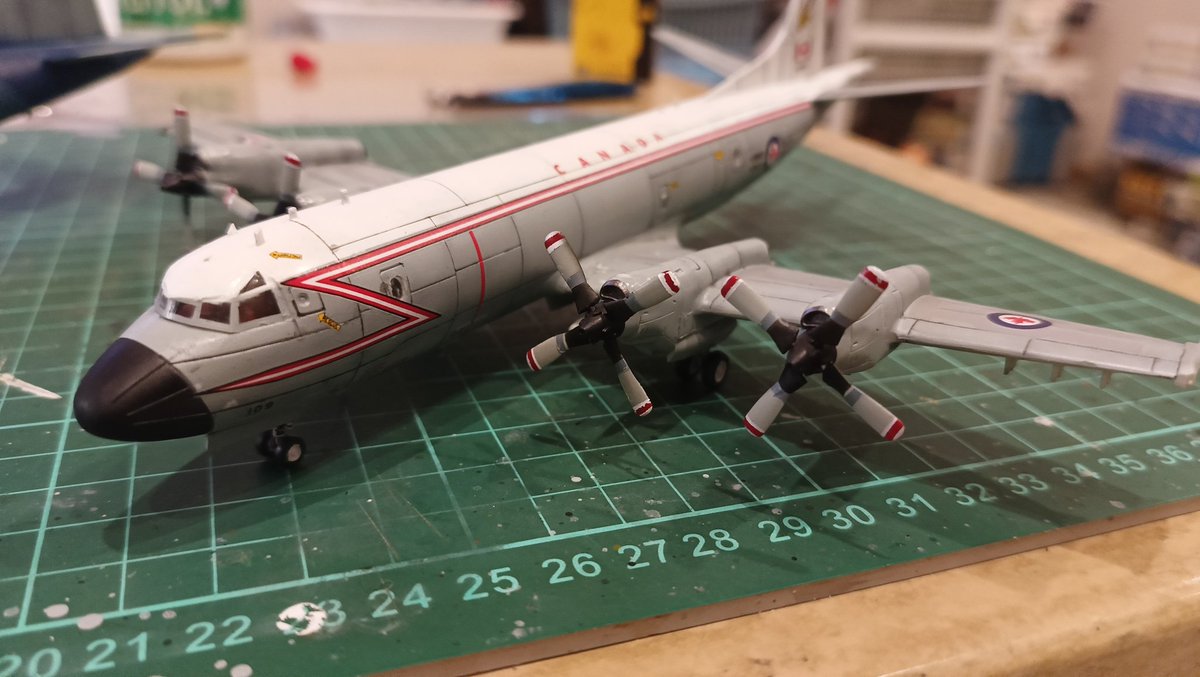 cl_festival's tweet image. 艦船に浮気しつつ、久々に144を同時に完成させました。
LSというだけで心が踊り、マイナー空軍でさらに興奮、技mixになびかなかった自分を褒め称えたい、独立記念日の夜。
そういや今日は爆音が聴こえなかったのでSu-27は飛ばなかったのかな。
#144スケモ、#P3C
あ。ちなみにカナダのはCP-140オーロラ