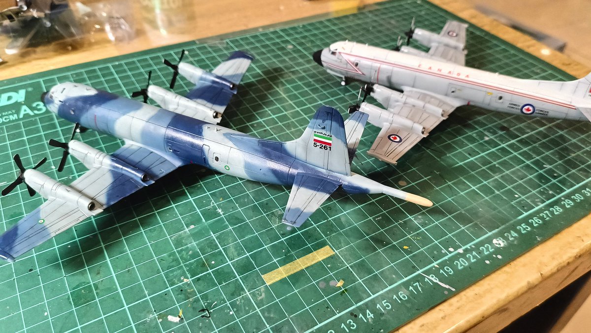 cl_festival's tweet image. 艦船に浮気しつつ、久々に144を同時に完成させました。
LSというだけで心が踊り、マイナー空軍でさらに興奮、技mixになびかなかった自分を褒め称えたい、独立記念日の夜。
そういや今日は爆音が聴こえなかったのでSu-27は飛ばなかったのかな。
#144スケモ、#P3C
あ。ちなみにカナダのはCP-140オーロラ