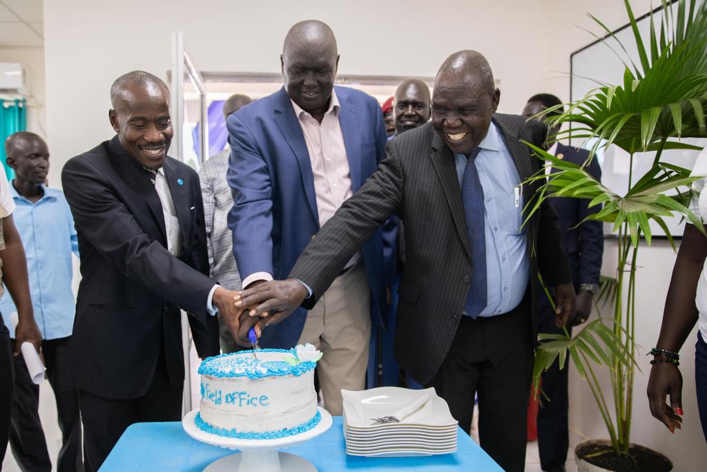 FAOSouthSudan's tweet photo. Today @FAOSouthSudan officially opened a two-storey office building in Rumbek.

Lakes State governor Rin Tueny Mabor was the guest of honour.

@FAO, now has 15 offices in 🇸🇸, working to enhance food security while moving the country from emergency to resilience &amp; development. https://t.co/79N789Sexu