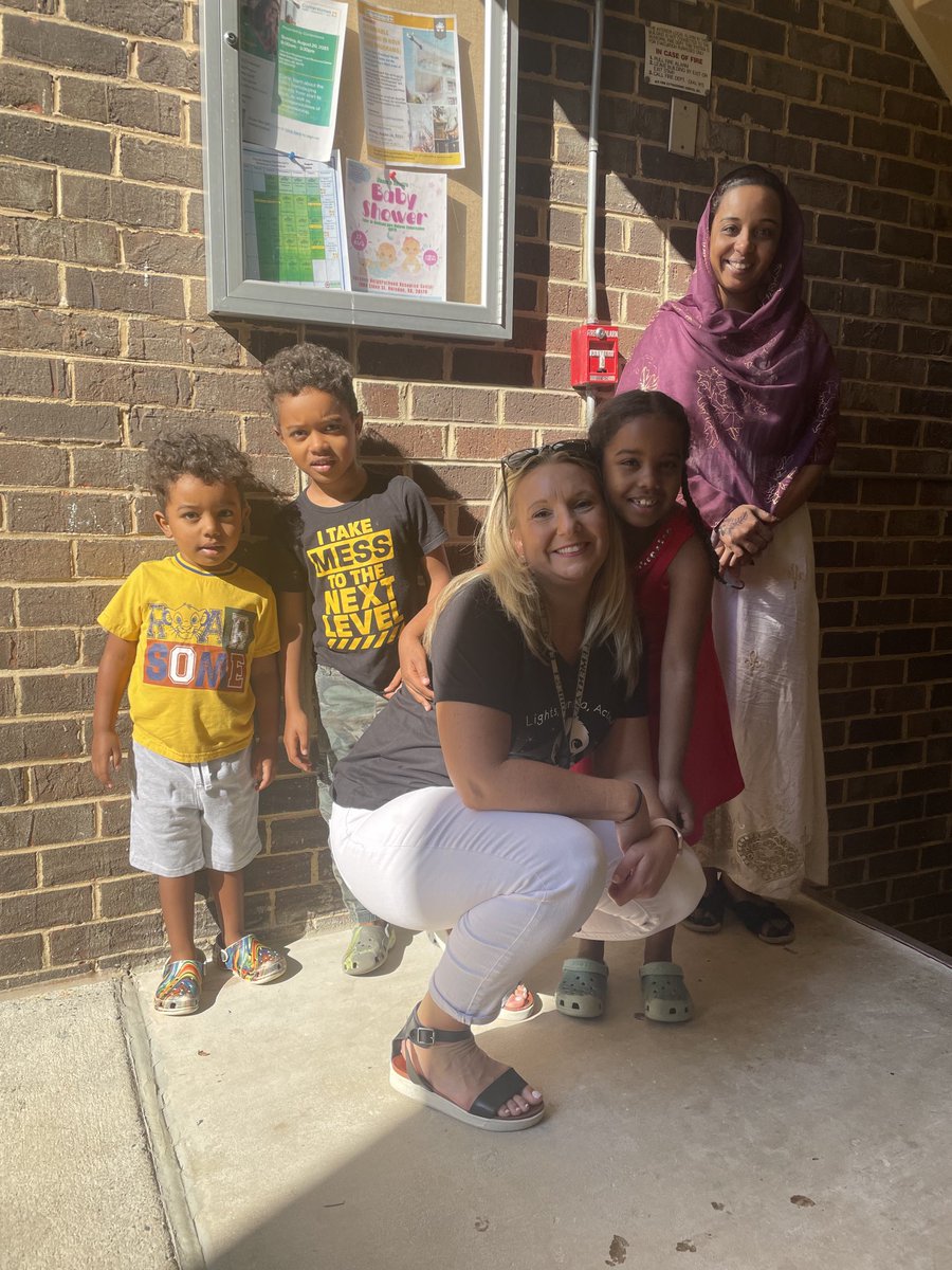 We are so excited to see our families on our Welcome Walk!! ⁦@fcpsnews⁩ ⁦@FCPSRegion1⁩