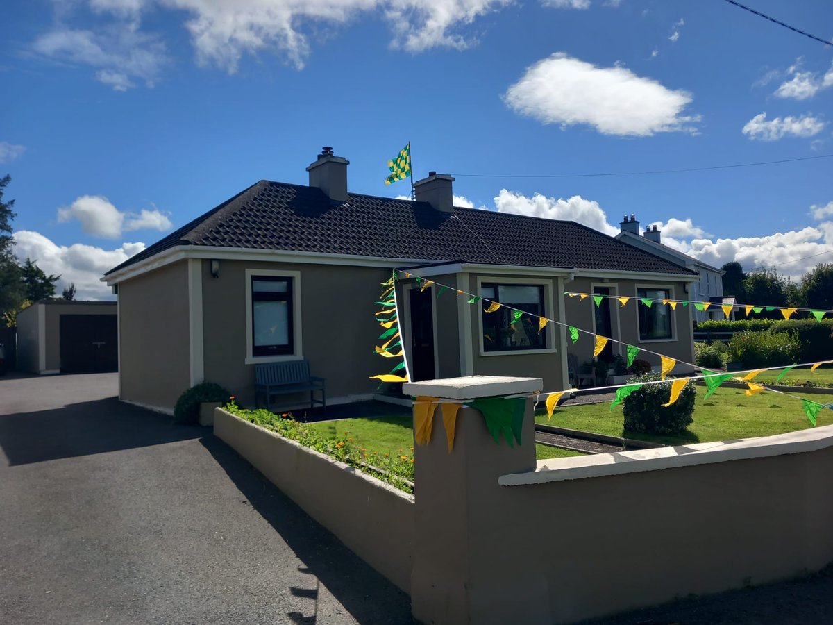 RathCushGAA's tweet photo. Just a few of the photos sent into us of the pride and craic around the club members this week..
#CountyFinalWeek
RathCush Abú
💚💛💚💛💚💛 https://t.co/qins7jzekH