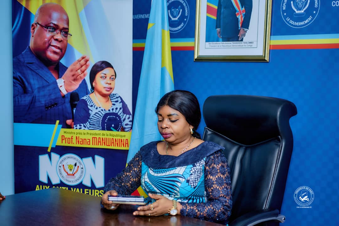 MinPP_Rdc's tweet photo. Les notables de la Tshangu rencontrent Madame la Ministre pour demander la réouverture de la voie ferrée aéroport - Centre-ville. Objectif : désenclaver la région, stimuler l'économie et faciliter les déplacements. #Tshangu #Développement #Connectivité https://t.co/98EkEjaVrc