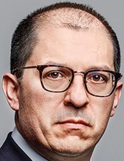 HELIODOPTERO's tweet photo. La única lucha que libró ante el país el @FiscaliaCol Barbosa fue contra la calvicie. Y la perdió. https://t.co/f9vnYcdufS