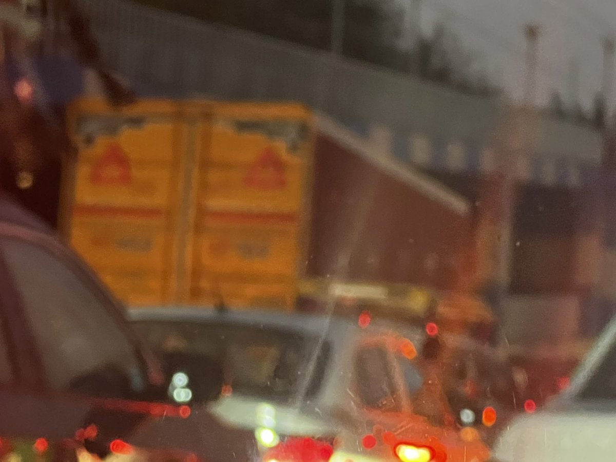 citizenforumsv's tweet photo. @dtptraffic pic 1 2nd day on road 13A. Pic 2 how did a truck enter in no entry pic 3 forget the main road internal Sarita
Vihar roads clogged TI or his team nowhere 2 B sn @dcptsr @DCPSEastDelhi #SaritaViharwantsrespite https://t.co/yNKxo0VpuH