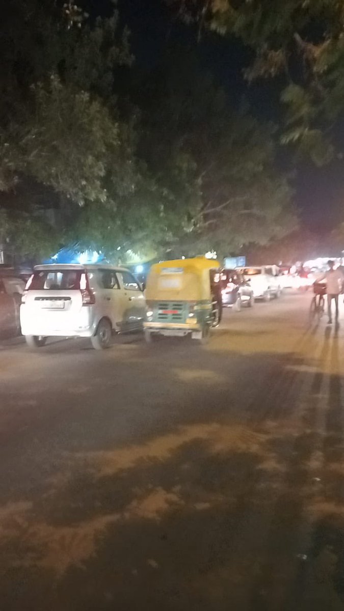 citizenforumsv's tweet photo. @dtptraffic pic 1 2nd day on road 13A. Pic 2 how did a truck enter in no entry pic 3 forget the main road internal Sarita
Vihar roads clogged TI or his team nowhere 2 B sn @dcptsr @DCPSEastDelhi #SaritaViharwantsrespite https://t.co/yNKxo0VpuH