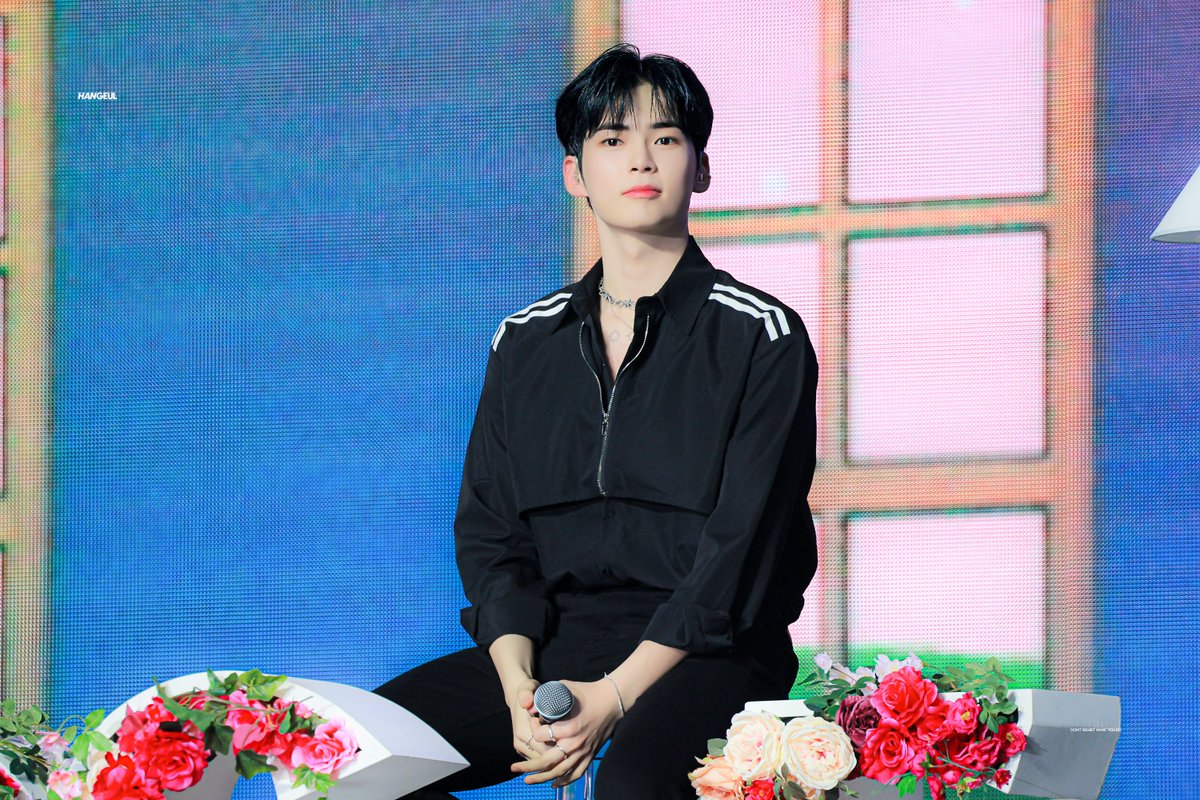 adora0613's tweet photo. 230815 제베원 팬콘
제로즈 꽃밭🤭🌹

#성한빈 #SUNGHANBIN #ソンハンビン
#제로베이스원 #ZEROBASEONE #ZB1 https://t.co/1BhygqBD7E