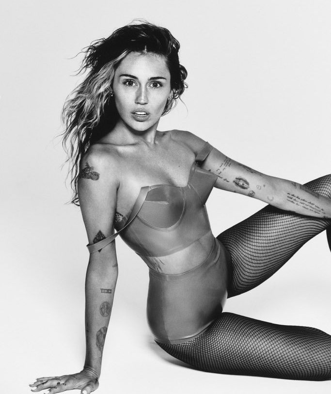 PopTingz's tweet photo. Miley Cyrus and Selena Gomez will release their singles on the same day (August 25th). https://t.co/4JIPTzZVlI
