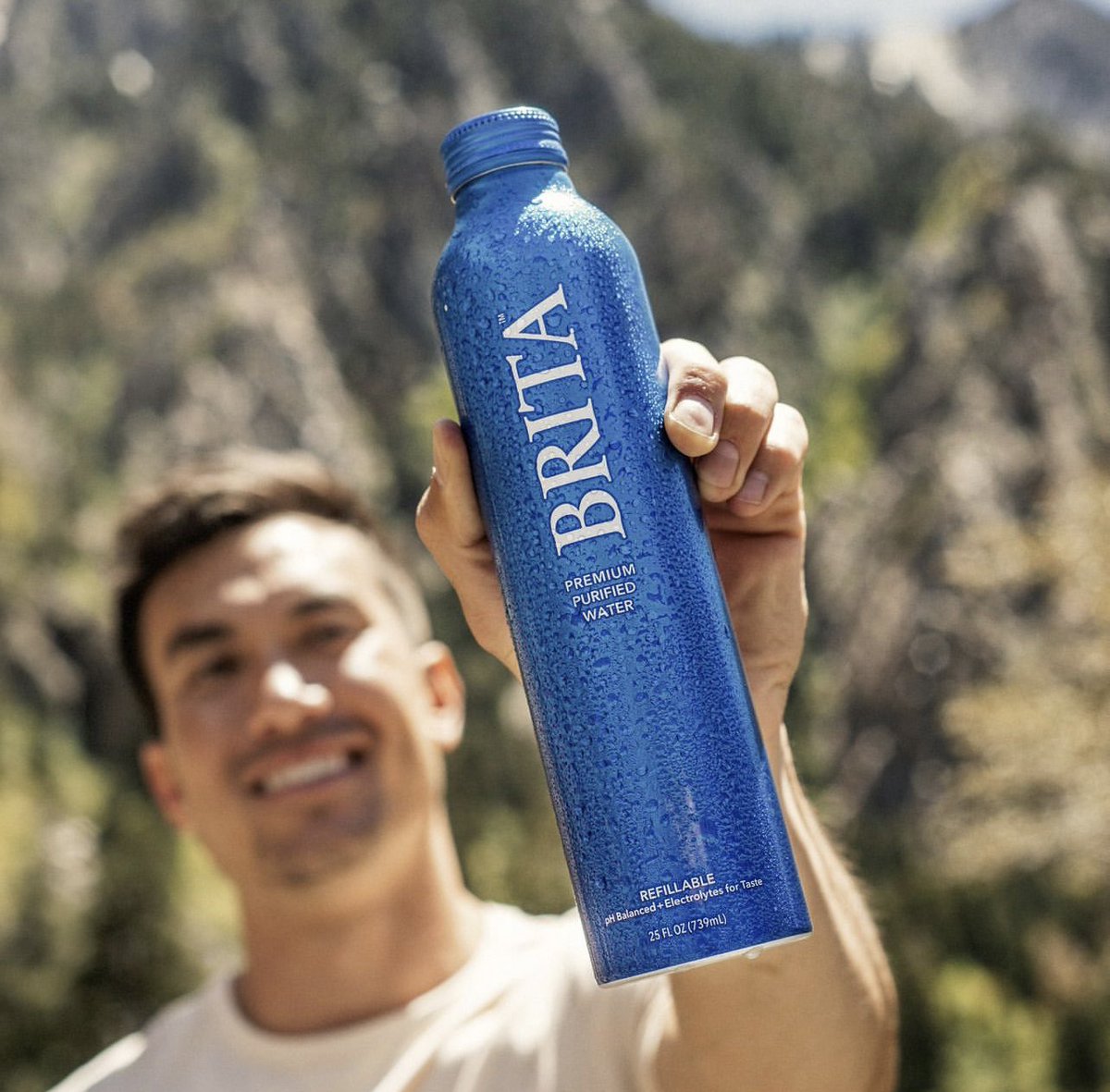 Goodbye single-use plastic.
Hello, aluminum.
We’re SO glad you’re here.

#BritaWater #sustainability #Reduce #Refill #Recycle #eco-friendly #GreenLiving #zerowaste #DrinkLikeYouCare #DitchPlastic #PlasticFree #ProtectOurSprings #DrinkBritaWater