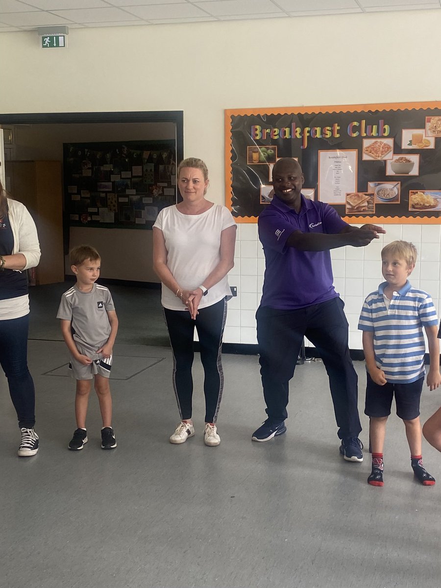 LouiseMcKinlay's tweet image. Visit to Hereward Primary to see another of the @EssexActivAte Holiday Activity &amp;amp; Food camps. Joined in with a game of “Splat” and had a good chat with the children. Oliver and Isabella told me all about the fun that they have there and the yummy food on offer. 😊 @ActiveEssex