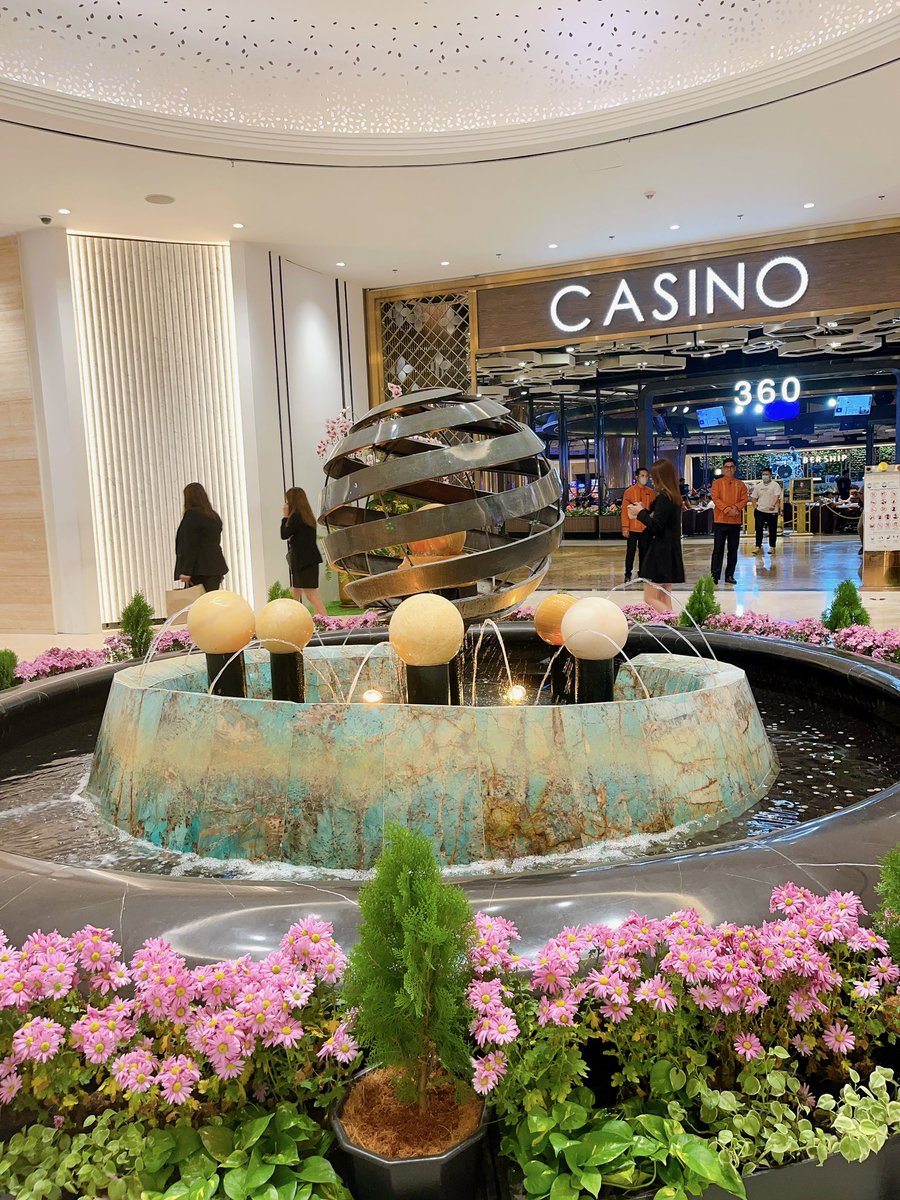 昨日からトランジットでフィリピンに滞在することになり、今日はマニラ観光DAYになりました。
サンチャゴ要塞→マニラ大聖堂→ サン・アグスティン教会→国立美術館→国立博物館→SMモールアジアとたくさんまわれて大満足☺️
フィリピンにも立ち寄れて、楽しい旅でした✨