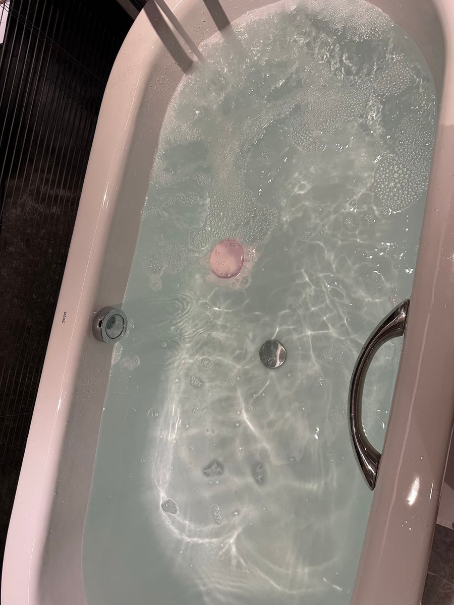 生日当然是要被奶油弄的全身白浊白浊的啦～ https://t.co/lRweSl2Mz5