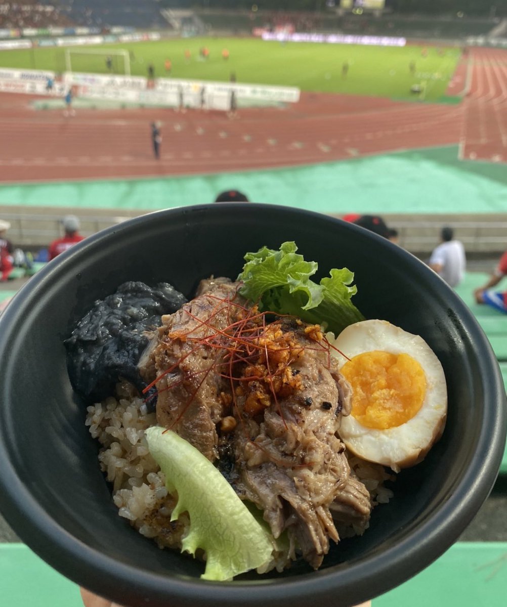FootyScran's tweet photo. Spicy pork belly rice bowl at Zweigen Kanazawa (@J_League_En @zweigen_staff, Japan) 

💴 ¥850 (£4.50) https://t.co/pJBqrnH8Kl