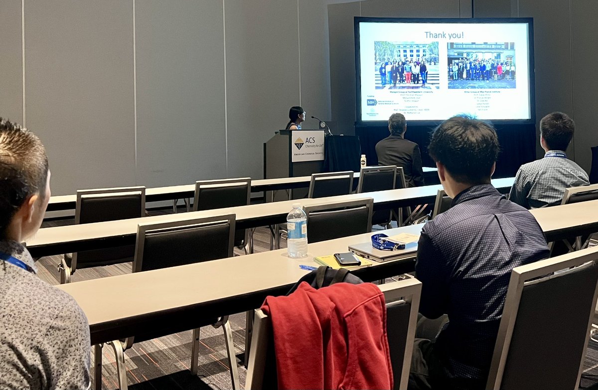 Our very own, postdoc Eva Alvarez @evamariawara sharing her PhD work (@ritter_lab) and a glimpse of her flourishing project in @MalapitLab at #ACSFall2023 Awesome presentation, Eva! #WomenInSTEM @NUChemistry