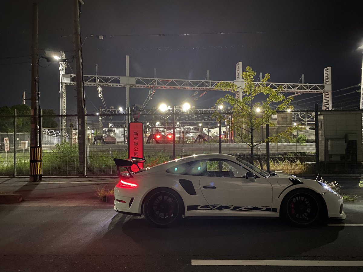 TOYO0101's tweet photo. #新幹線遅延 #お疲れ様新幹線 #ツーショット #gt3rs #ナイトドライブ大阪 https://t.co/pz5hLWRSkP