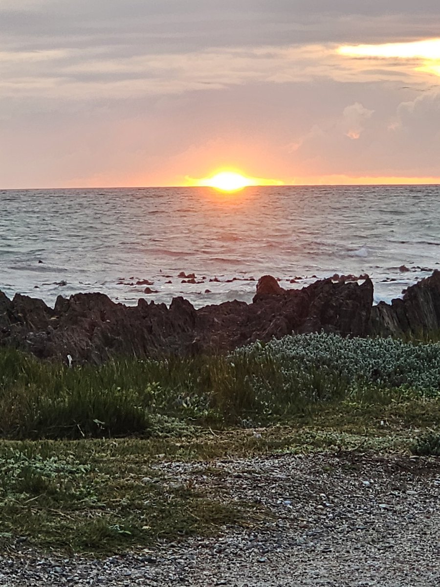 BigBayInfo's tweet photo. Today's sunset. #sunset #CapeTown https://t.co/NmGvZrBiqu