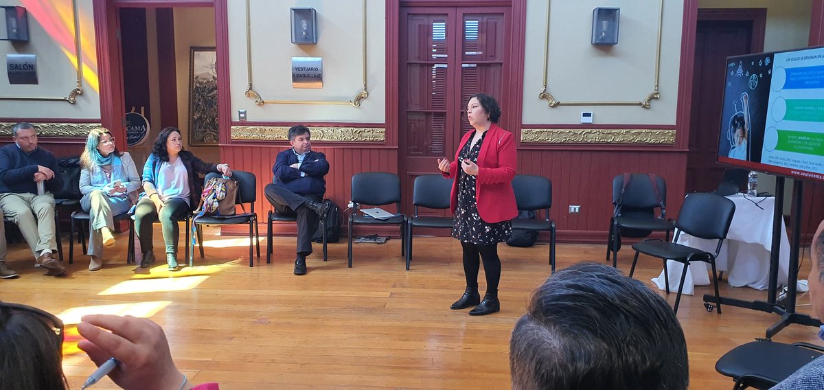 inesgenerouda's tweet photo. 👉 Hoy estamos en Casa Maldini, junto al equipo directivo de la Universidad de Atacama, trabajando temáticas de género en nuestro Claustro Directivo. https://t.co/dYXN8txyIF