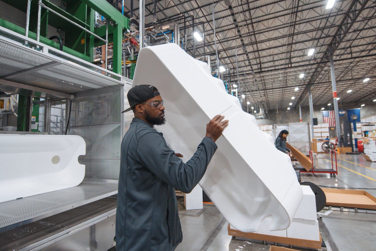 EFPlife's tweet image. You may know EFP for protecting your products during shipment, but we also mold and fabricate custom components.

Our molded #EPS (Expanded Polystyrene) is a main component in many different products, some being bath tubs and RVs. 

#EFPLife #CustomComponents #Packaging