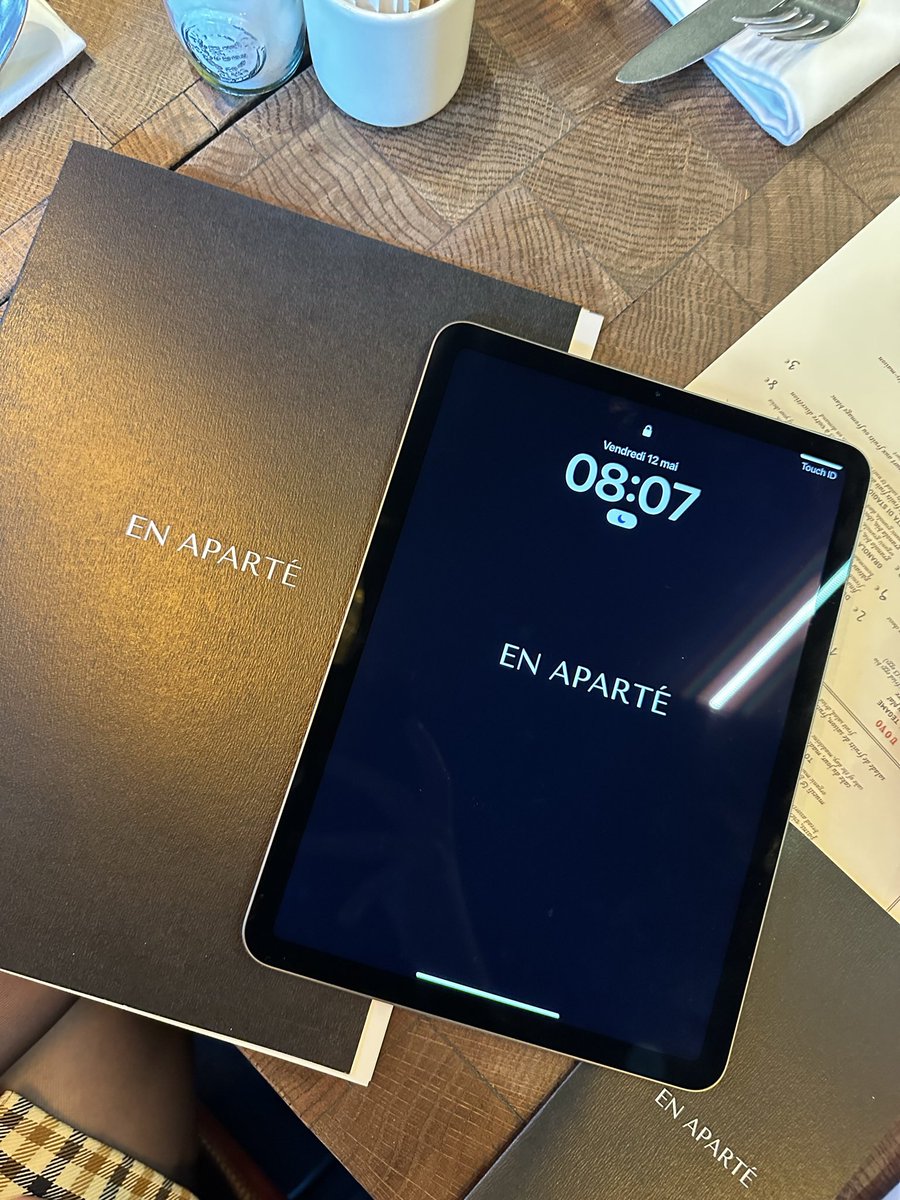 julia_thl's tweet image. [RDV EN SEPTEMBRE  - JE LANCE UN NOUVEAU PROJET] - @_en_aparte_ ☕️

En Aparté - c'est la juste combinaison de deux univers, celui des #medias &amp;amp; celui de la #communication. 

L’idée un petit-déjeuner chaque mois pour échanger autour de ces deux domaines.