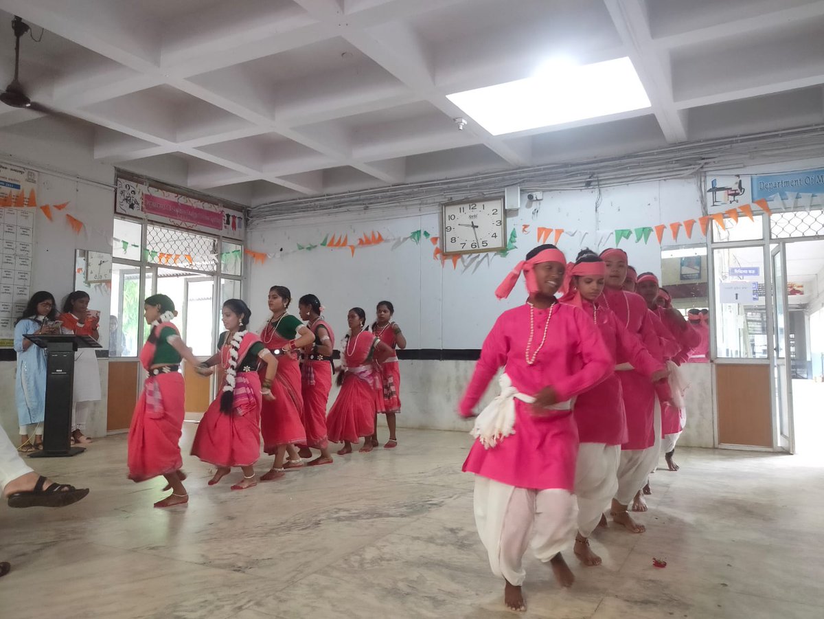 NSSUGGPJCG's tweet photo. DM.Govt girls polytechnic Jagdalpur me swatantrata Divas  pr "Mati ka Naman Viron ka Vandan" karyakram ke  tahat Bhartiya Sena ke purv havaldar Shri Dinesh Kumar Shukla ji ka shrifal, shawl Avm Smriti chinh se Samman  Avm  paudharopan karykram ka aayojan
#AKAM
#MMMD https://t.co/OvKICAnXcA