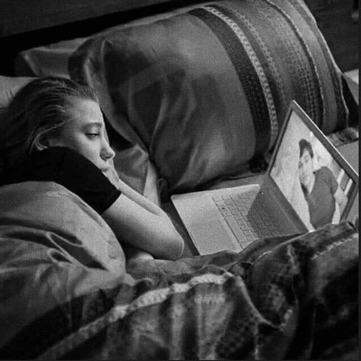 أحدهم في غاية البعد، وأقرب لي من كل شيء.♥️