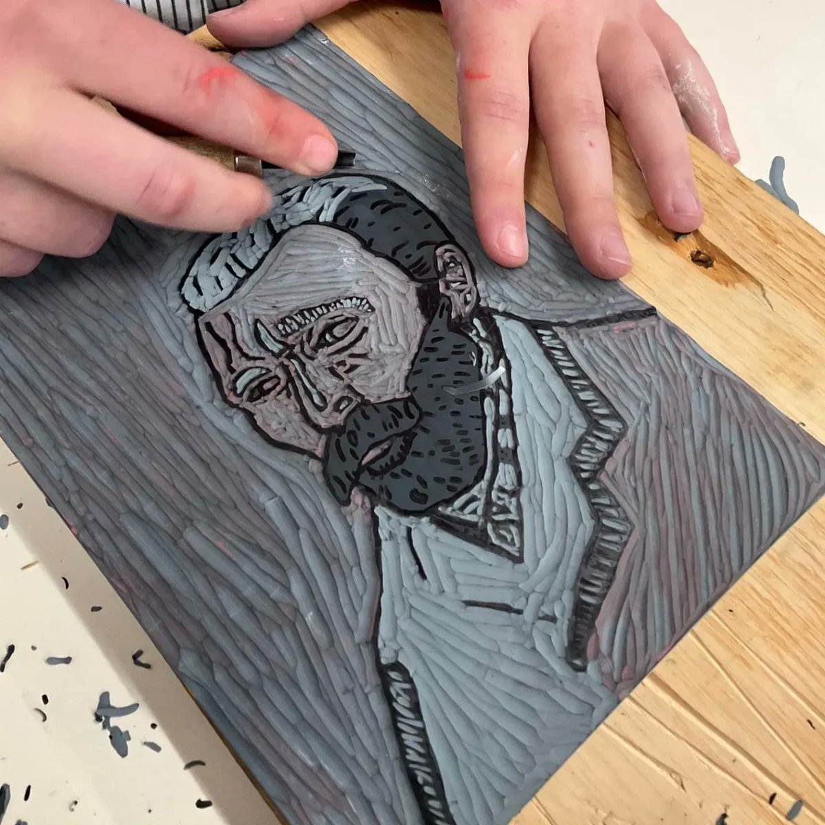 NtlPortfolioDay's tweet image. Wonderful #repost today from @artwithmrsriseley (on IG) ⤵️
REDUCTION PRINT PROGRESS: Yay! The Year 9s are at the point of printing their second and third layers of their reduction prints. Eeeek! They are starting to come together ❤️ #arteducator #artlesson #artroom #artteacher