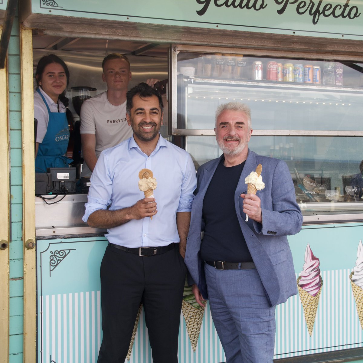 TommySheppard's tweet image. Fantastic day in sunny Portobello with @HumzaYousaf. Went for a spin on @EnergyPorty’s new cargo bikes and caught up with some great local businesses along the prom. No visit to Edinburgh's seaside would be complete without an ice cream.🍦🏴󠁧󠁢󠁳󠁣󠁴󠁿