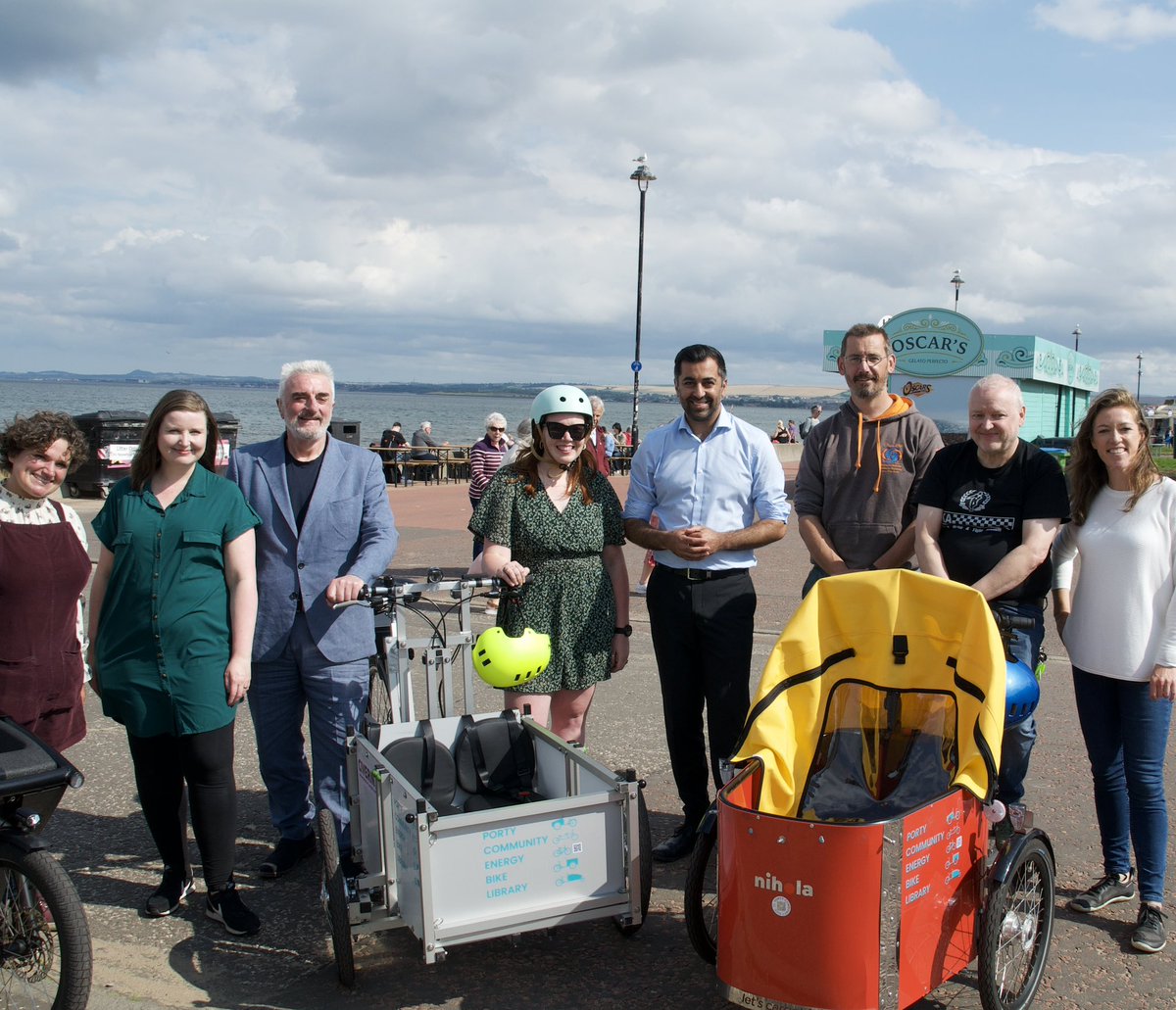 TommySheppard's tweet image. Fantastic day in sunny Portobello with @HumzaYousaf. Went for a spin on @EnergyPorty’s new cargo bikes and caught up with some great local businesses along the prom. No visit to Edinburgh's seaside would be complete without an ice cream.🍦🏴󠁧󠁢󠁳󠁣󠁴󠁿