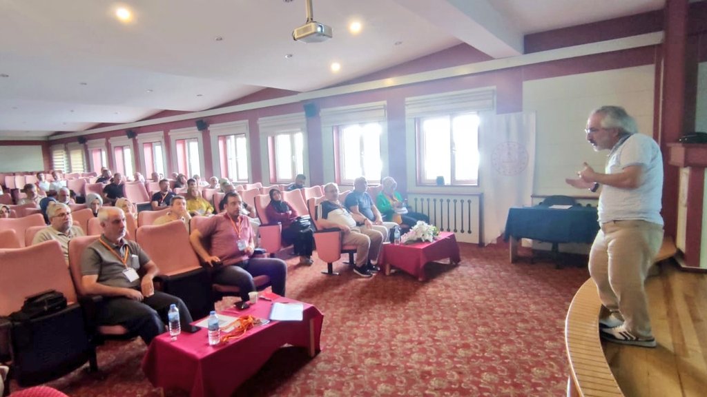 Erzurum Aziziye Hizmetiçi Eğitim Enstitüsünde 14-18 Ağustos 2023 tarihlerinde devam eden "İslam Kültürü ve Medeniyeti" kursumuz Prof. Dr. Asım Yapıcı'nın dersiyle devam ediyor.
<a href="/dragundogdu/">Prof.Dr.Aysel Gündoğdu</a>