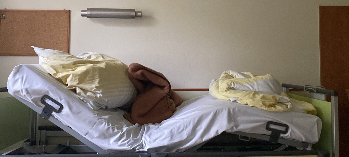 ZoneD_42's tweet image. Junge wie pennt mein Zimmernachbar bitte💀😭