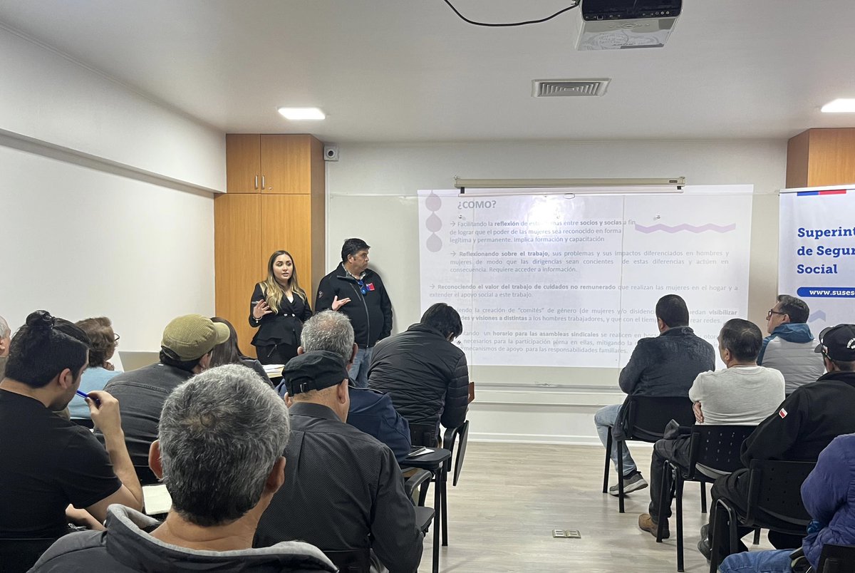 drtatacama's tweet photo. 📢Alta y activa participación de Dirigentes Sindicales de la Región de Atacama, en capacitación sobre Trabajo decente y perspectiva de género en la acción Sindical. #trabajodecente #equidadegenero #DRT #atacama @DirecDelTrabajo https://t.co/taacJHSqXr