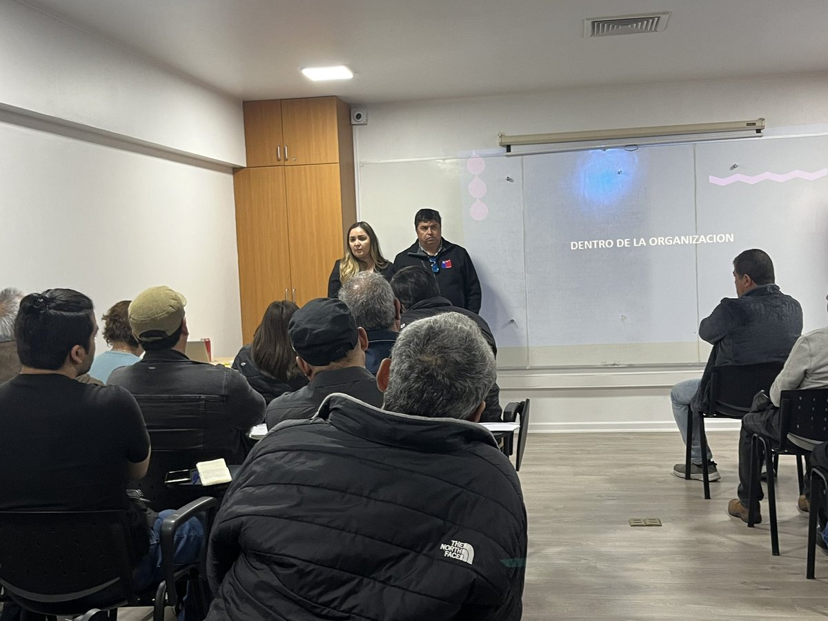 drtatacama's tweet photo. 📢Alta y activa participación de Dirigentes Sindicales de la Región de Atacama, en capacitación sobre Trabajo decente y perspectiva de género en la acción Sindical. #trabajodecente #equidadegenero #DRT #atacama @DirecDelTrabajo https://t.co/taacJHSqXr