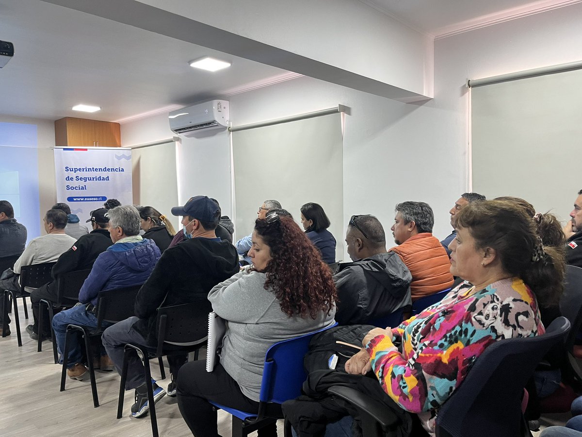 drtatacama's tweet photo. 📢Alta y activa participación de Dirigentes Sindicales de la Región de Atacama, en capacitación sobre Trabajo decente y perspectiva de género en la acción Sindical. #trabajodecente #equidadegenero #DRT #atacama @DirecDelTrabajo https://t.co/taacJHSqXr